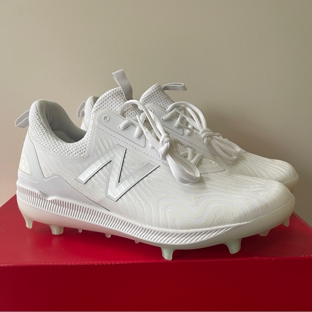 Men’s NEW New Balance Baseball Cleats 10.5 White